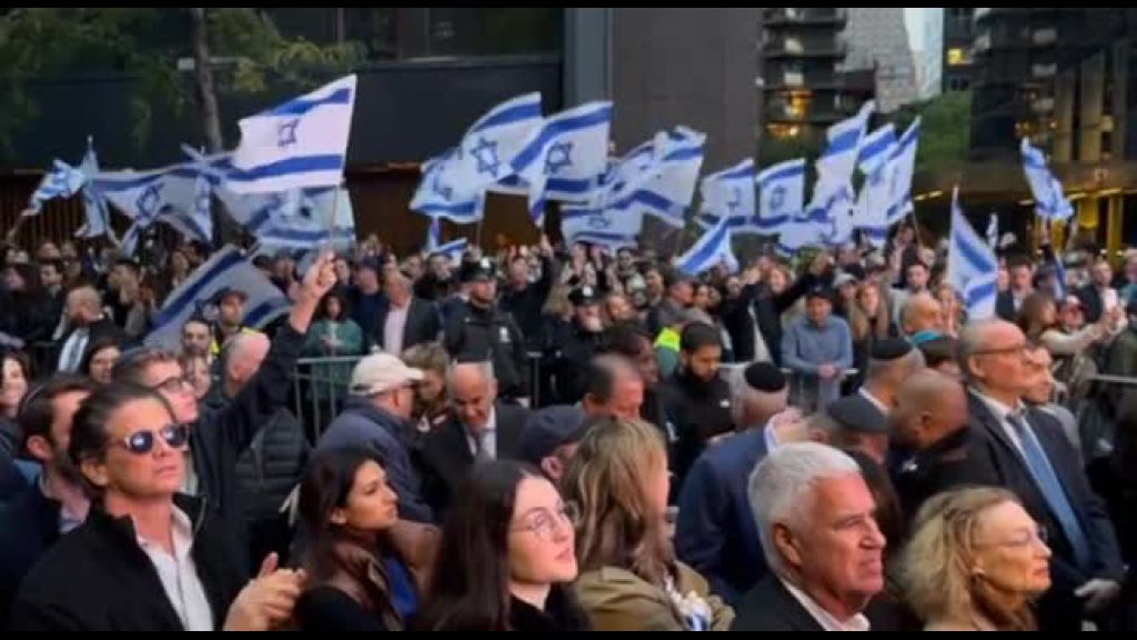 “new-york-sta-con-israele”,-migliaia-alla-manifestazione-vicino-all’onu