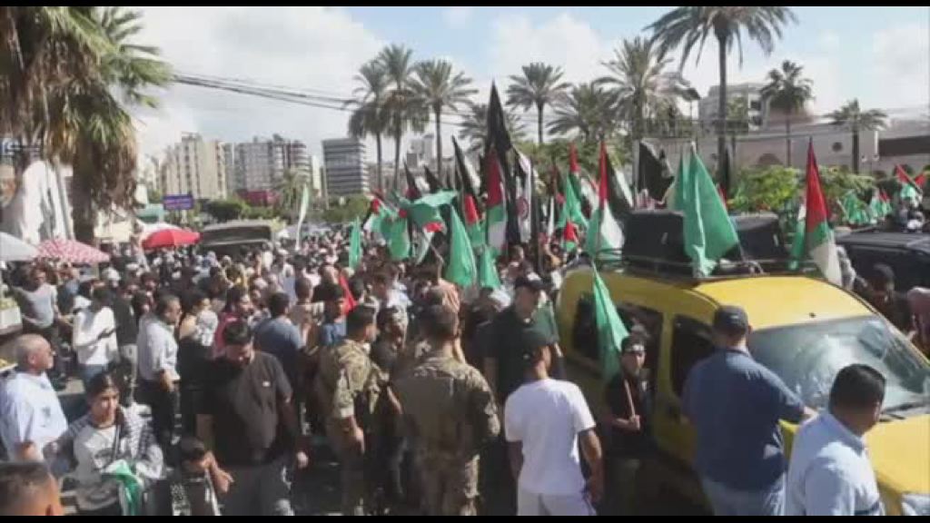 i-sostenitori-di-hamas-manifestano-in-libano-al-confine-con-israele